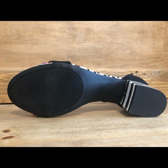 LAST PAIR size 10❣️❣️ Betsey Johnson shoes - Picture 10 of 10